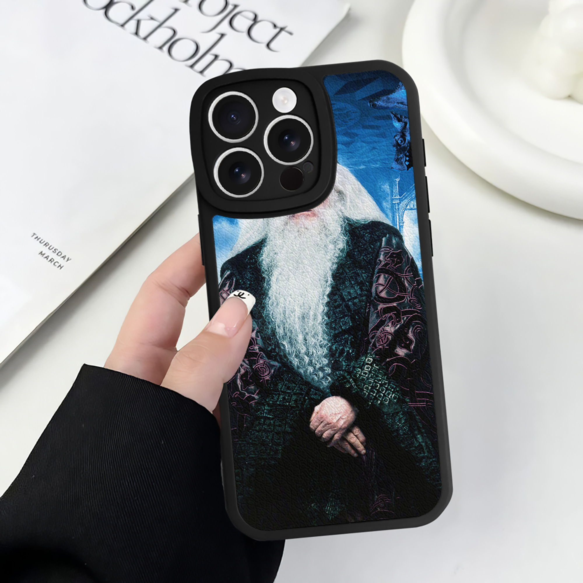 （画像用） Harry Potter ハリー・ポッターシリーズ 【iPhone 16シリーズ対応】シリコンスマホケース（レザー調） 材質：シリコン